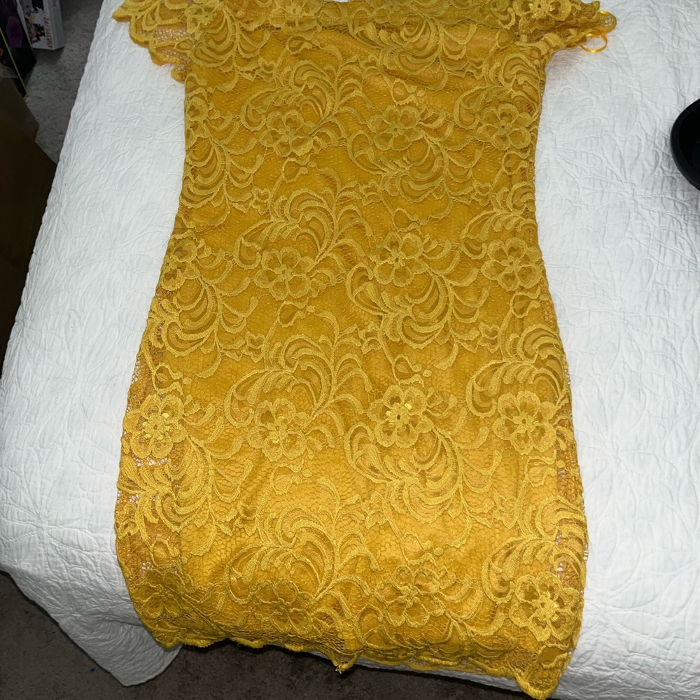 Fitted Yellow lace dress